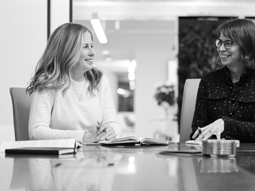 aviva-will-alyx-pattison-2021_12_burford-capital_group-2_0753_bw.jpg